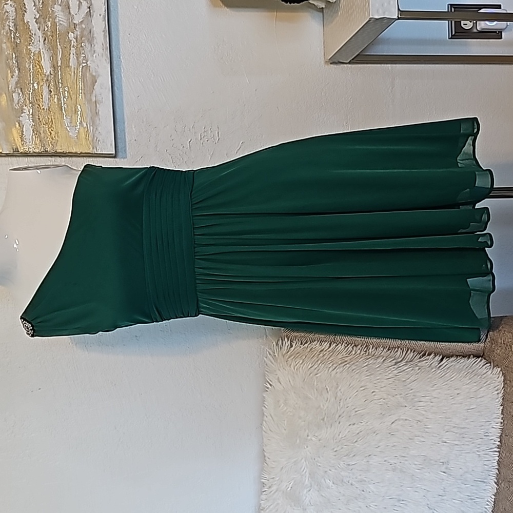 Hailey Adrianna Papell One Shoulder Green  Size 2